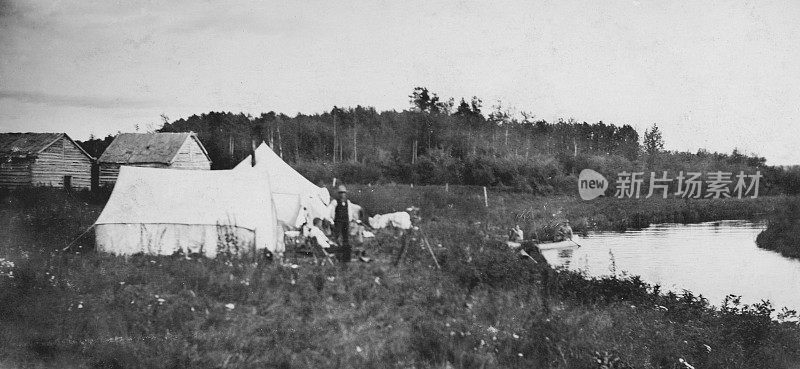 1913年，在加拿大阿尔伯塔省的桑迪湖建立营地