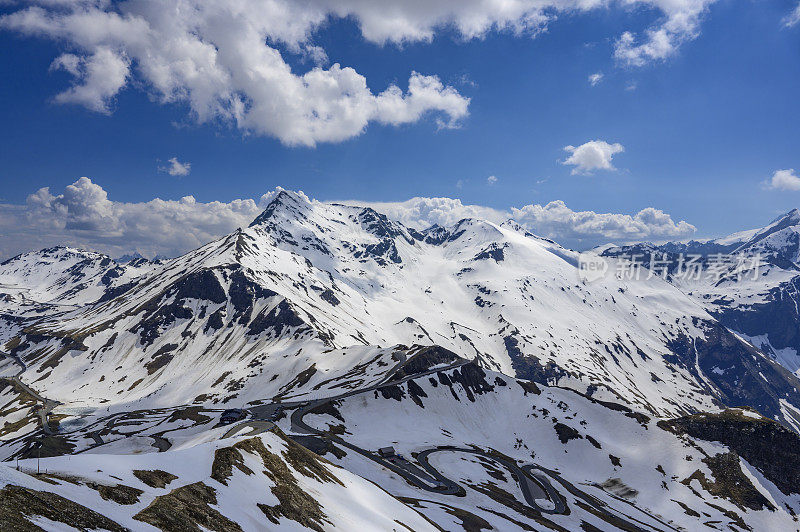 大格洛克纳山脉附近的奥地利阿尔卑斯山的雪峰