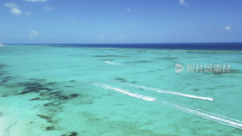 热带海洋和喷气船鸟瞰图