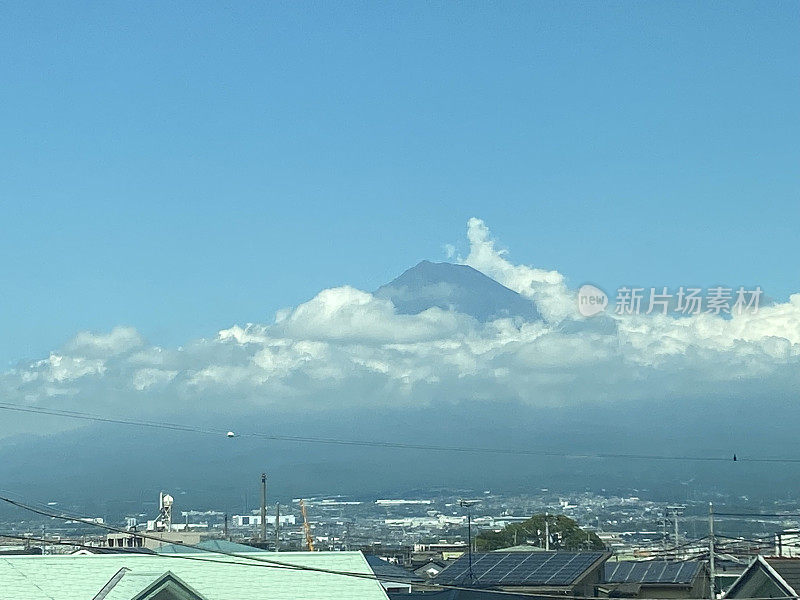 日本——新干线上的富士山