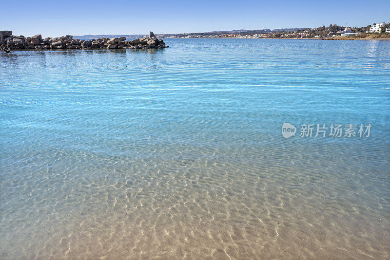 太阳海岸的埃斯特波纳海滩