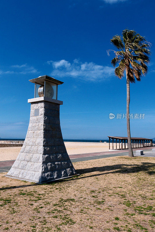沙滩上的Ishin灯塔