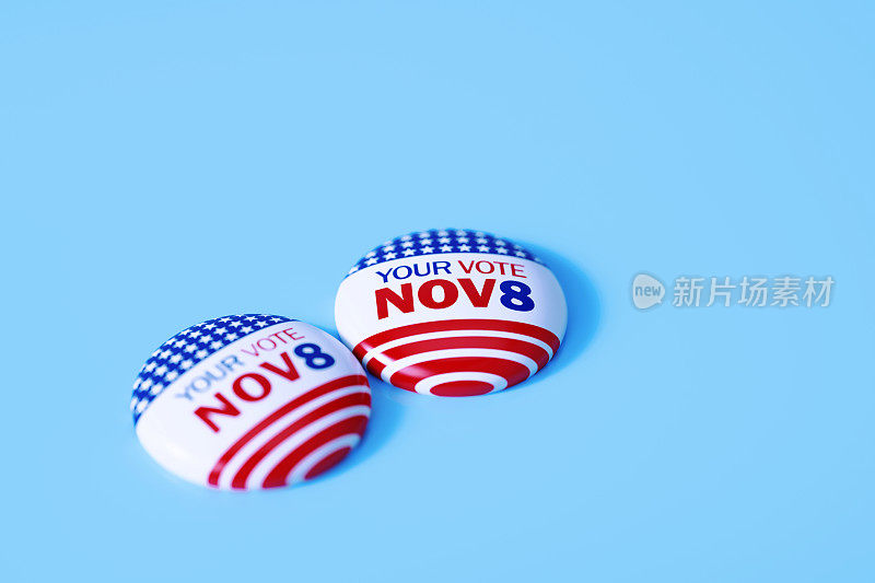 你的投票11月8日写徽章对坐在蓝色背景