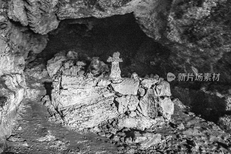 格拉西奥萨岛火山喷发形成的熔岩管