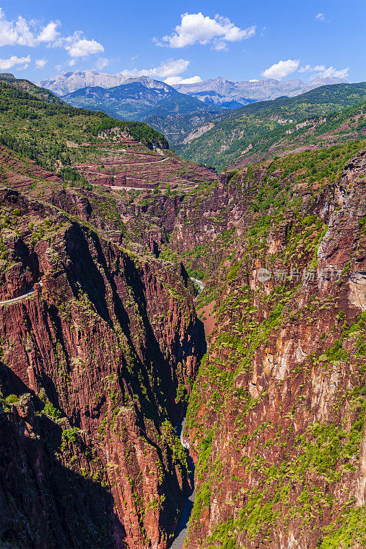 达卢斯峡谷，位于法国阿尔卑斯滨海地区的红色岩石峡谷
