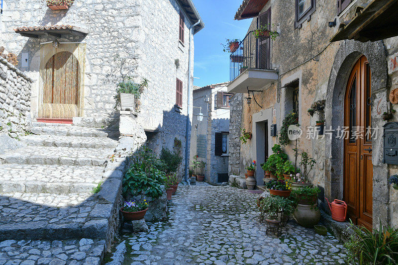 意大利富莫尼的中世纪村庄。