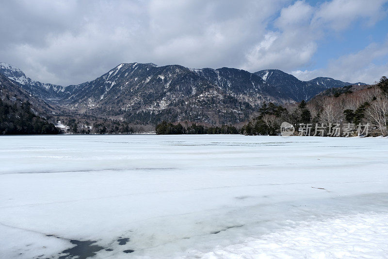 日本日光国家公园的Yunoko湖