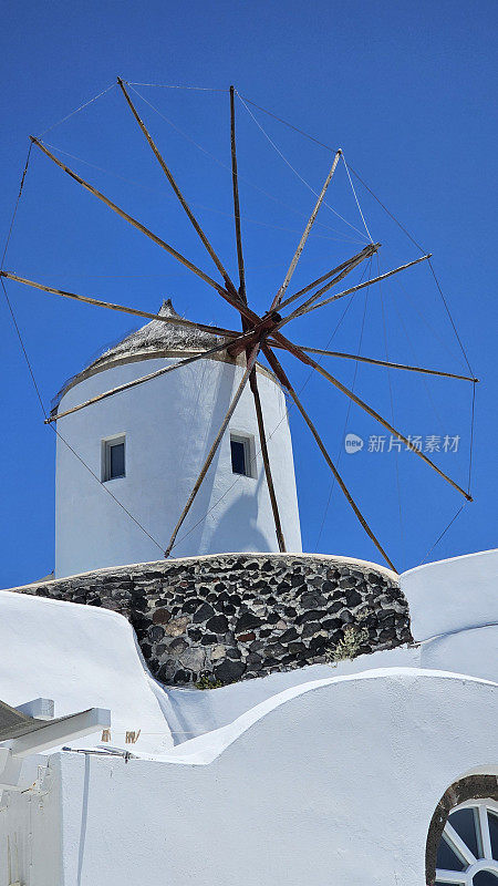 圣托里尼岛上的风车