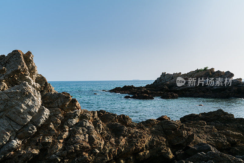 岩石和大海