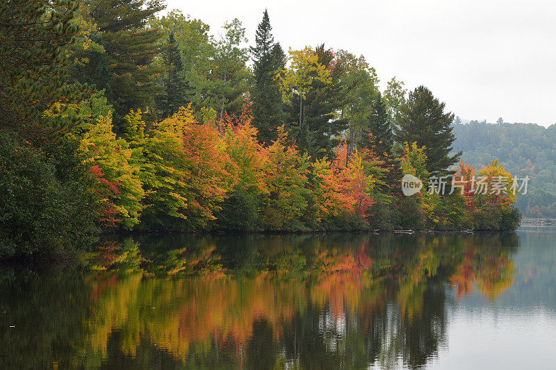 秋天的苏必利尔湖