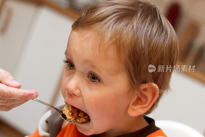 饥饿的男孩