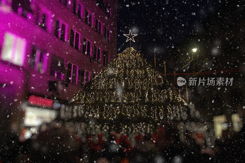 圣诞树装饰灯市场雪在瑞士