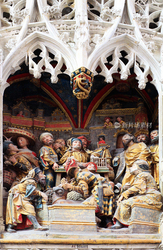 亚眠圣母院大教堂的彩色浮雕