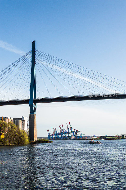 汉堡港带桥集装箱码头