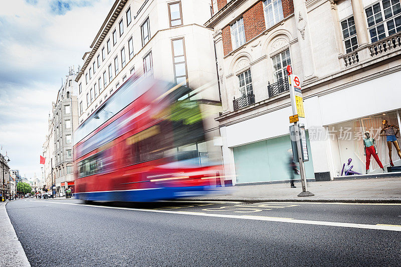 伦敦红巴士城，英国