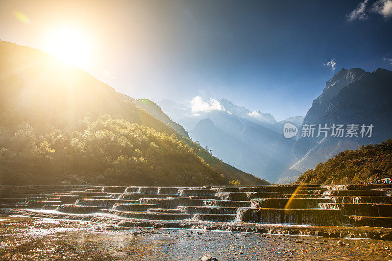 中国云南丽江，玉龙雪山，蓝月亮谷