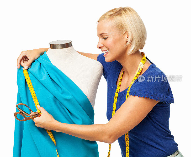 女时装设计师在人体模型上测量织物