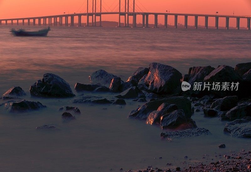 日落海岸桥