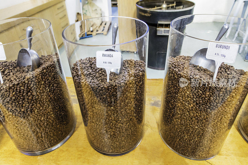 柜台上的非洲咖啡豆