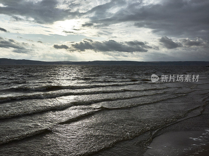 暗水波纹表面背景