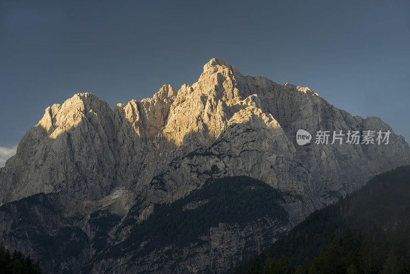 普瑞斯基尼克山的日出