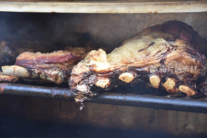 烧烤上的阿根廷肉