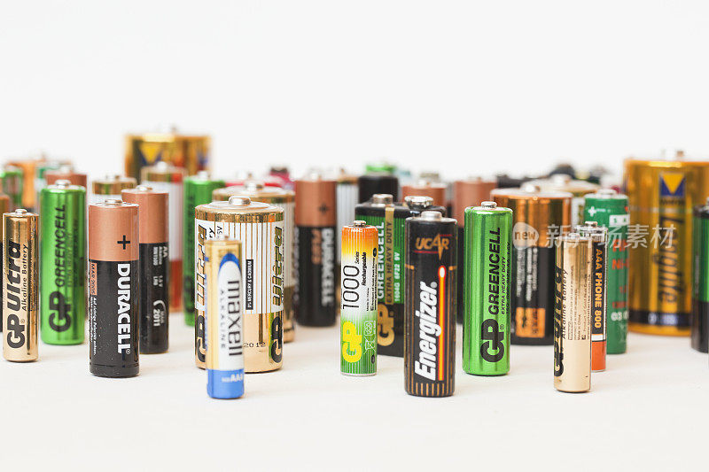 收集不同品牌的电池
