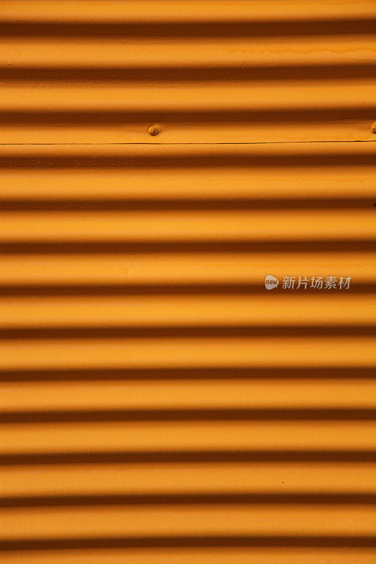 橙色车库卷帘门