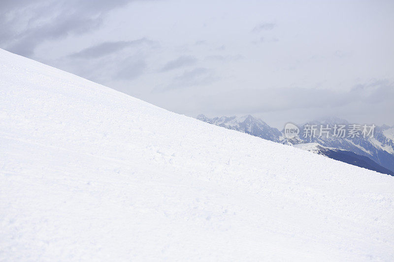 全景景观。在滑雪胜地。高山雪景。Kronplatz，意大利南蒂罗尔的白云石山。