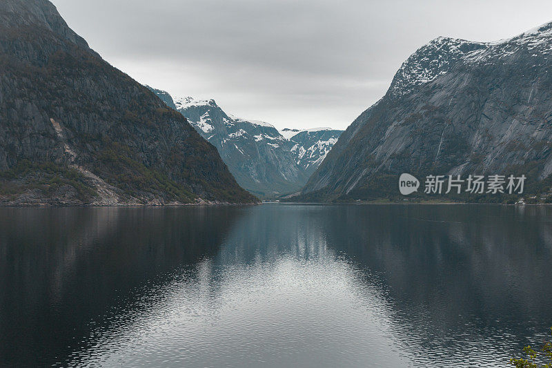 挪威的山脉和峡湾。