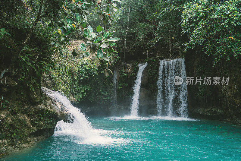 菲律宾宿务岛美丽的瀑布