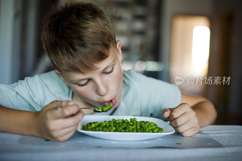 吃青豆的男孩