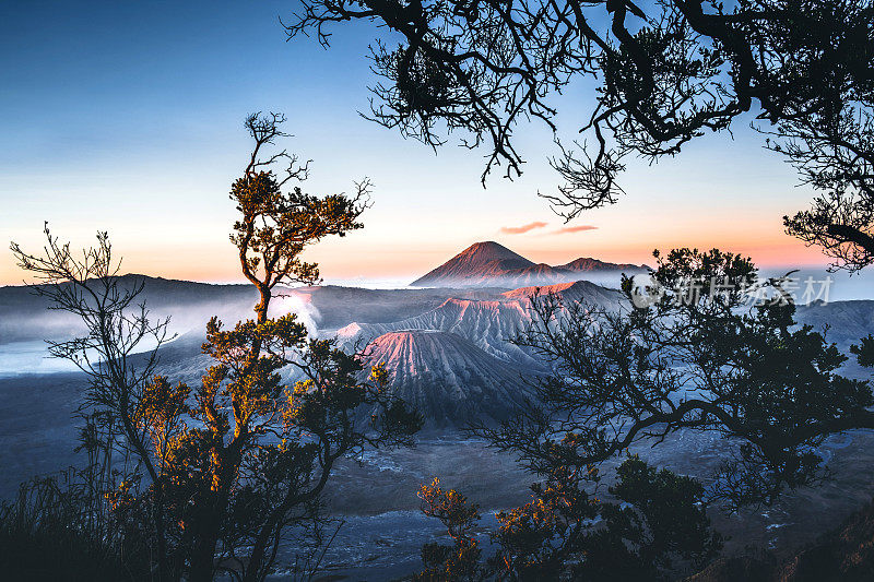 印度尼西亚东爪哇的布罗莫火山日出