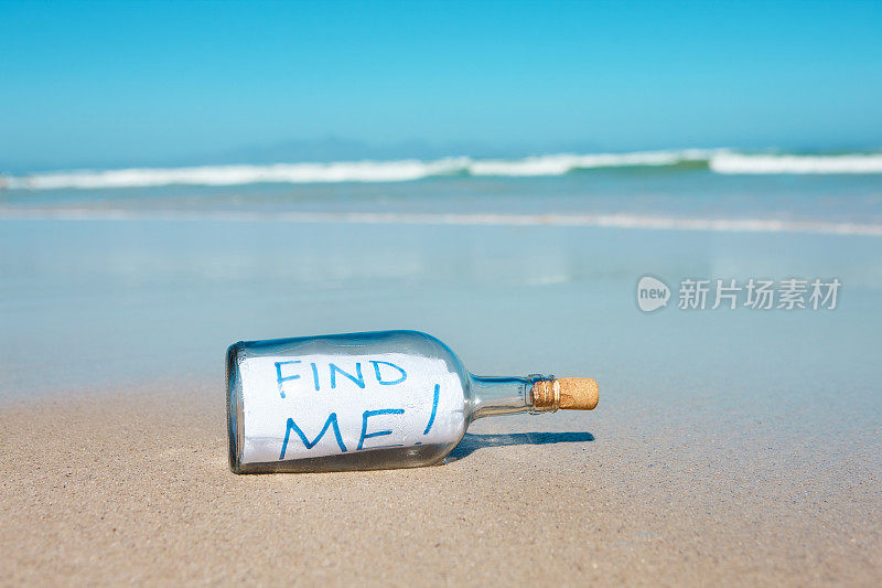 “找到我!海滩上的一个瓶子上写着