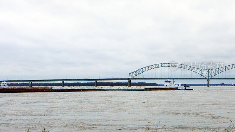 密西西比河驳船的观点由孟菲斯，TN