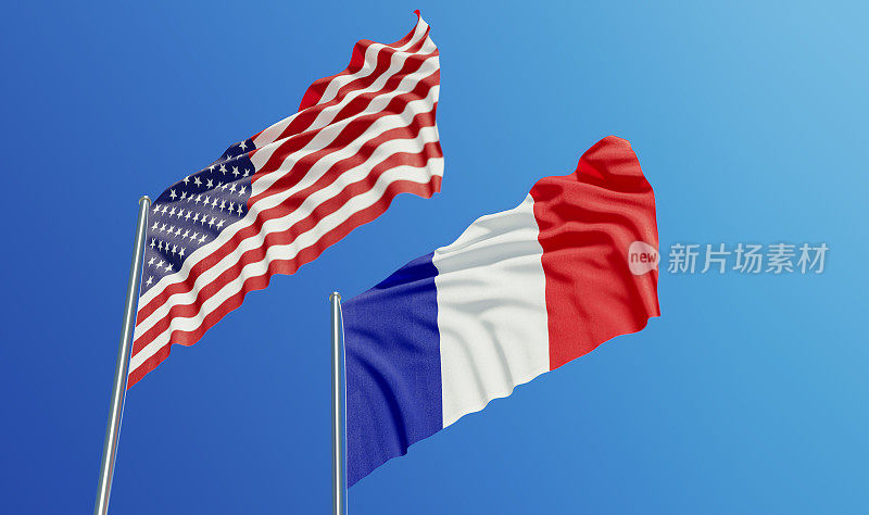 迎风飘扬的美国和法国国旗