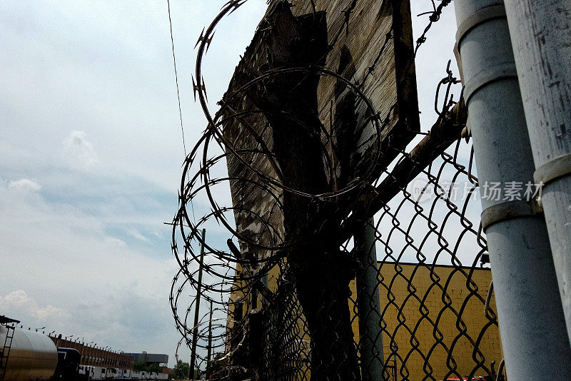 底特律的一个有围栏的区域，擅闯是很危险的