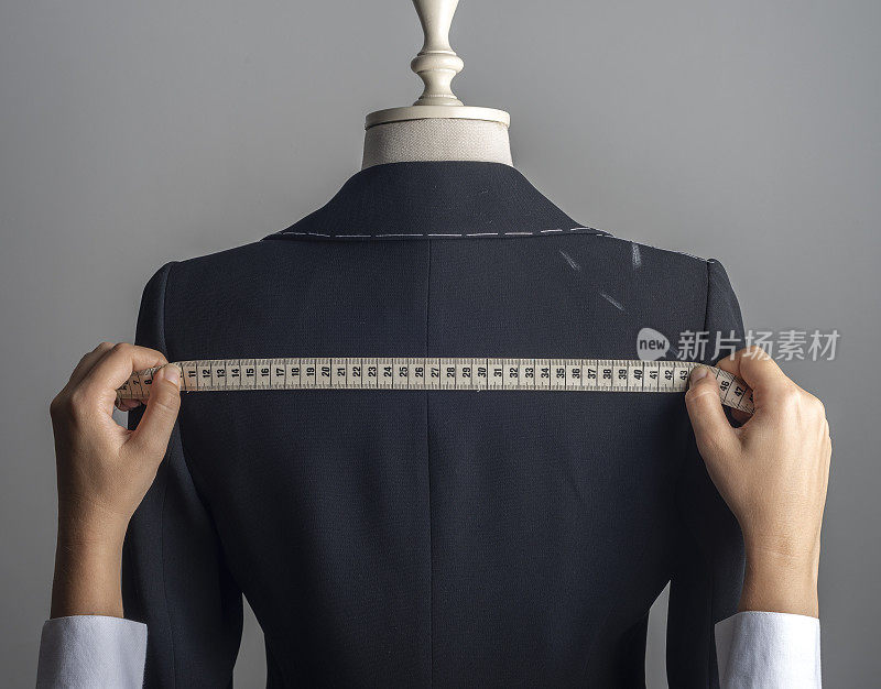 女性测量夹克对男性服装形式