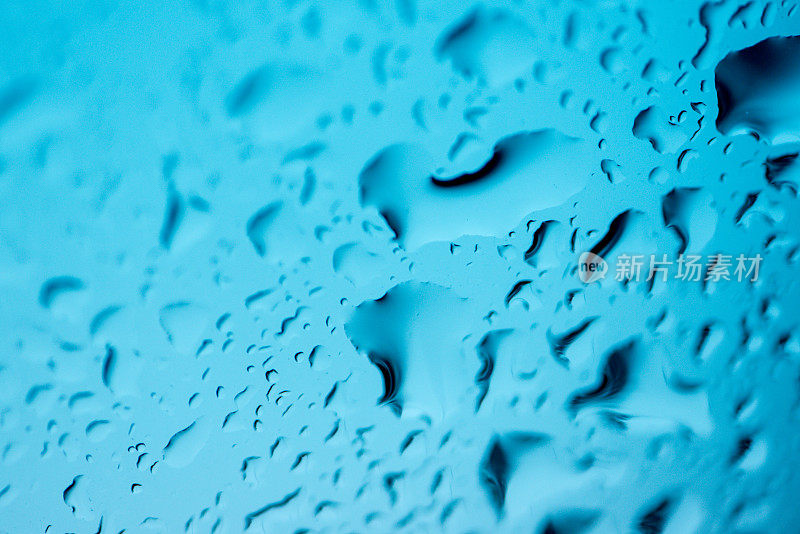 雨滴在各种颜色-抽象背景