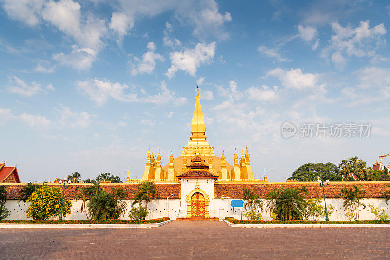 卧佛佛像在佛寺帕那銮，老挝万象