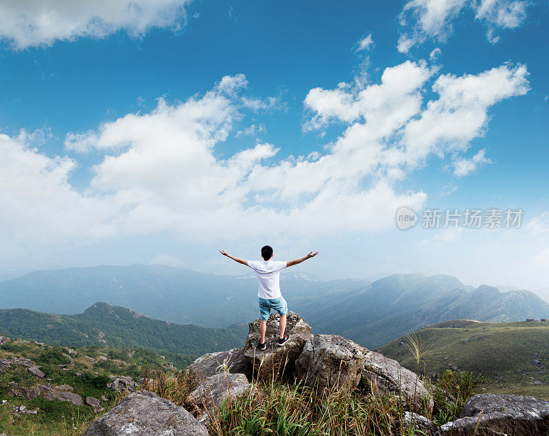 人在山顶