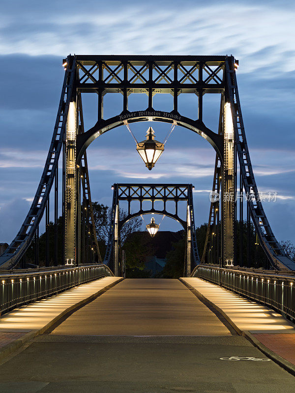 德皇威廉桥，德国威廉港市的地标，蓝时