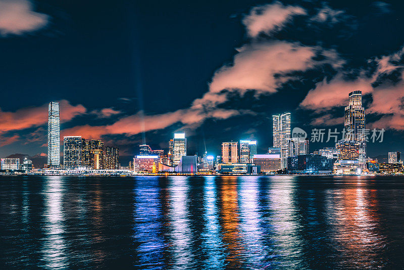 维多利亚港和香港天际线的景色