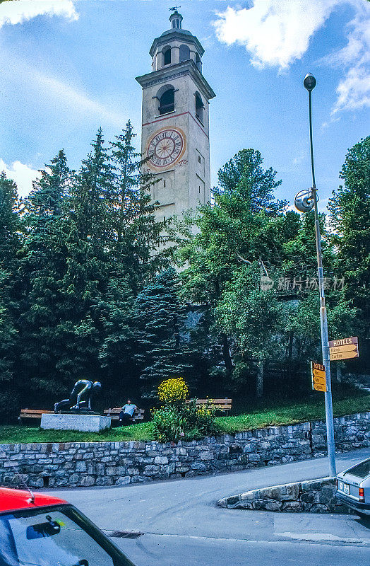 古董照片和旧复古复古风格正片扫描，80年代的圣莫里茨斜塔，圣莫里茨，瑞士