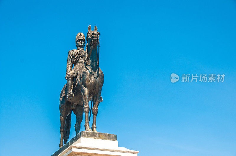 泰国曼谷的朱拉隆功国王(拉玛五世)的骑马雕像。