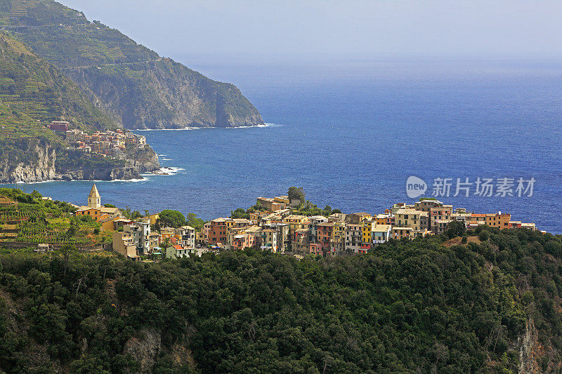 五湾海岸科尼利亚海岸山顶村