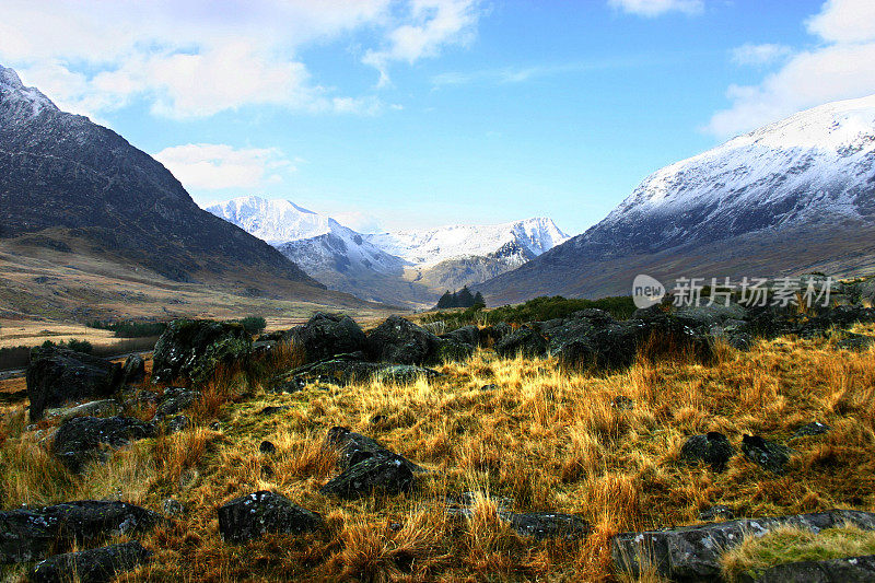 斯诺登山环绕在威尔士的荒野地带