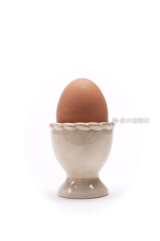 杯中的棕色鸡蛋