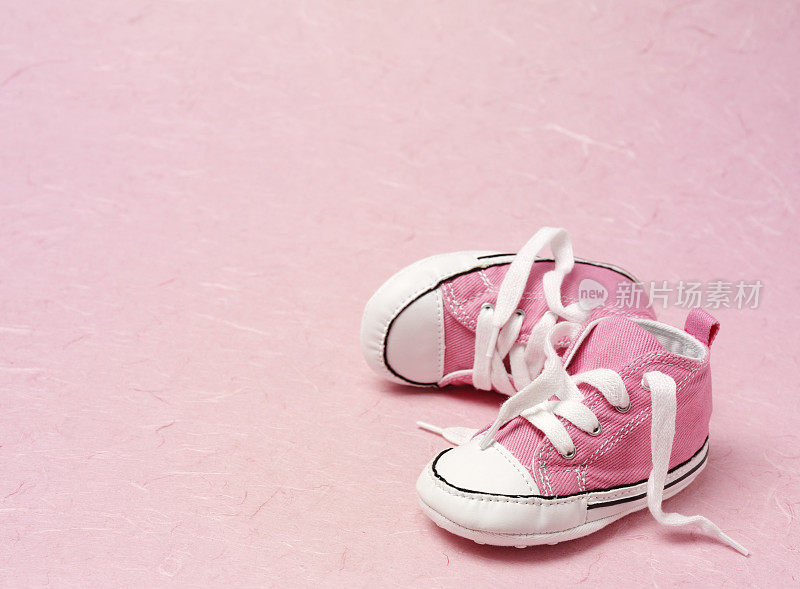 粉红色的靴