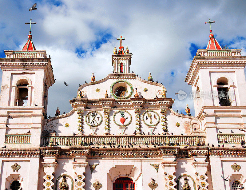 洪都拉斯特古西加尔巴:鸽子和多洛雷斯圣母教堂·全球之声